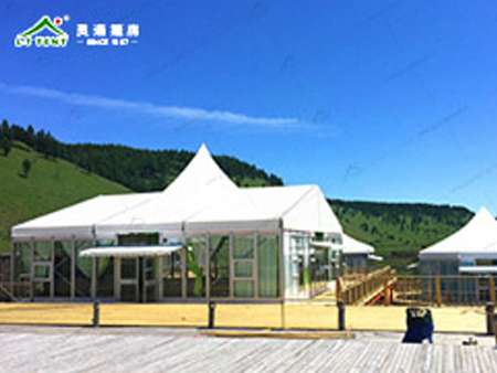 阿爾山奧倫布坎,客棧篷房里的早秋